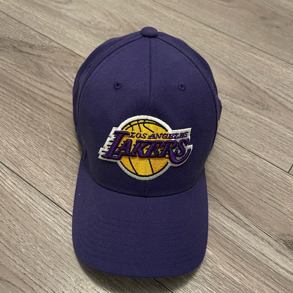 Lakers adidas hat